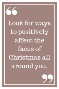 寻找方法来积极影响周围你圣诞的面孔。